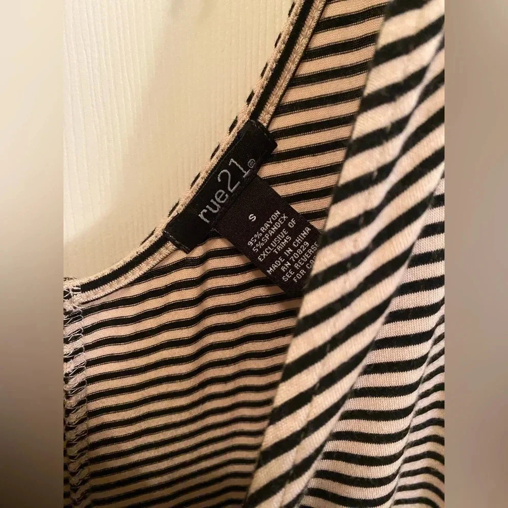 Black and white striped dress NWOT - Picture 4 of 4